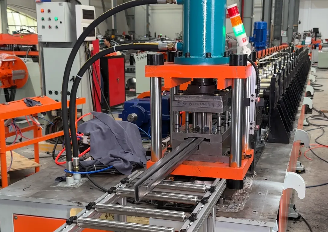 Elevator-guide-rails machine.webp