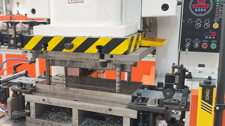 high-speed-punching-for-solar-brackets-machine.webp